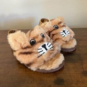 Size 9 / Toddler Girl UGG Slide Sandals